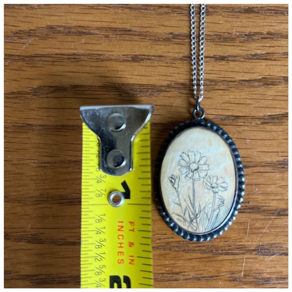 Vintage Etched Floral Pendant Necklace‎ Oval Silver Tone Unique